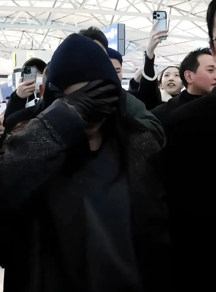 Jennie bị chỉ trích không thân thiện, xem thường khán giả châu Á Ảnh 4