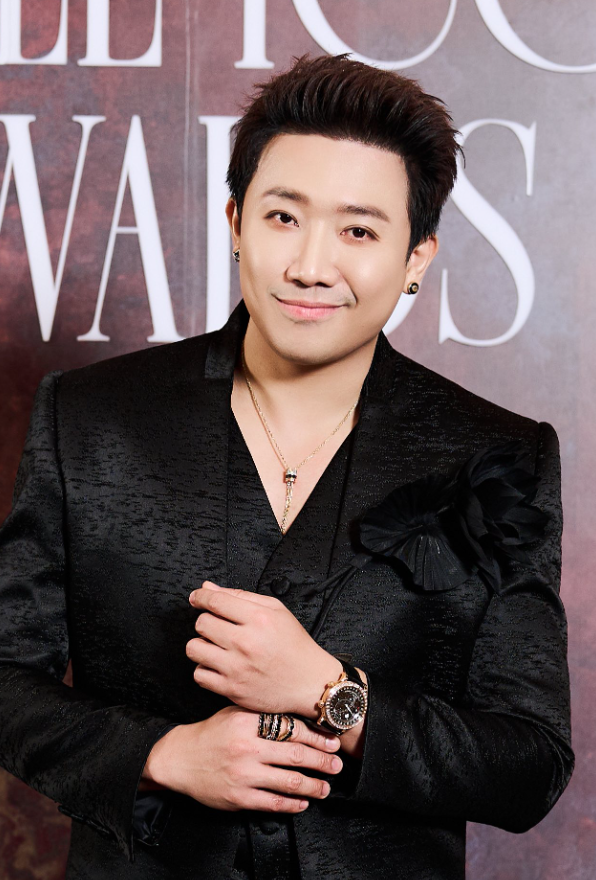 Trấn Thành trong một sự kiện điện ảnh gần đây, cho thấy hình ảnh một nghệ sĩ hoạt động dày đặc, liên tục thử nghiệm và giữ sức hút lớn với khán giả bước sang năm 2026