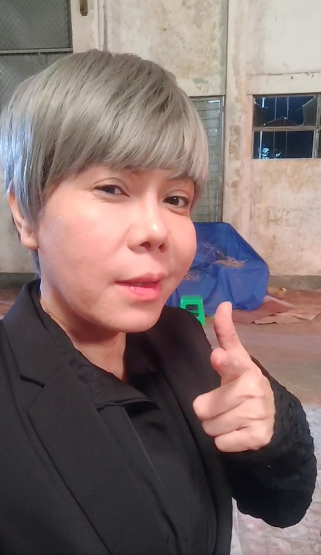 Việt Hương chia sẻ về diện mạo mới.