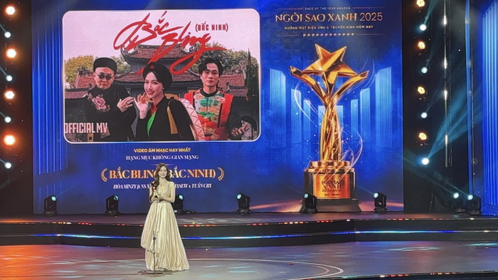 Ca khúc Bắc Bling của Hòa Minzy được vinh danh tại Ngôi Sao Xanh (Ảnh: Vân Anh).