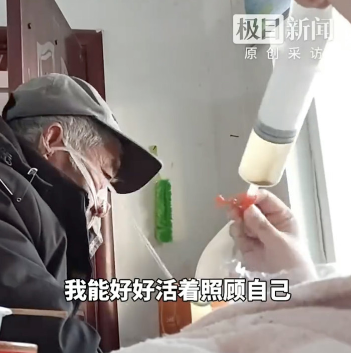 Người cha 69 tuổi gửi con gái 27 tuổi vào viện dưỡng lão, câu nói cuối cùng ai nghe cũng bật khóc Ảnh 3