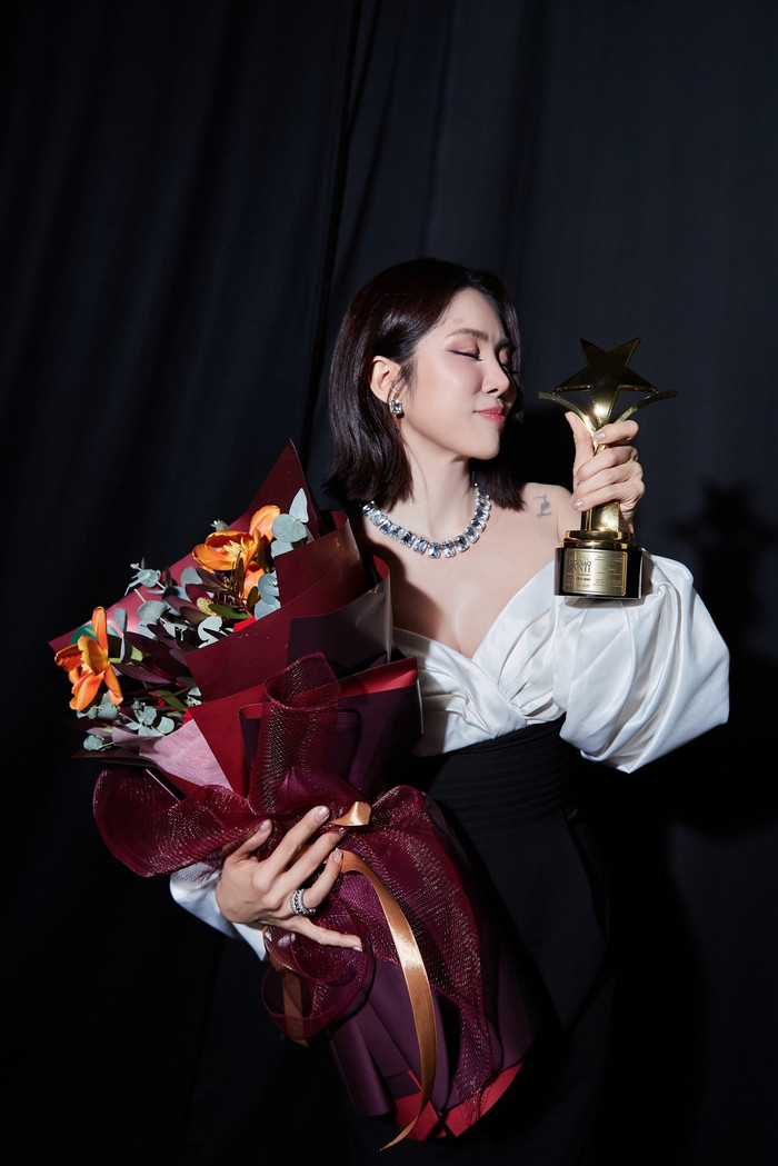 Khán giả gửi lời chúc mừng đến nữ diễn viên.