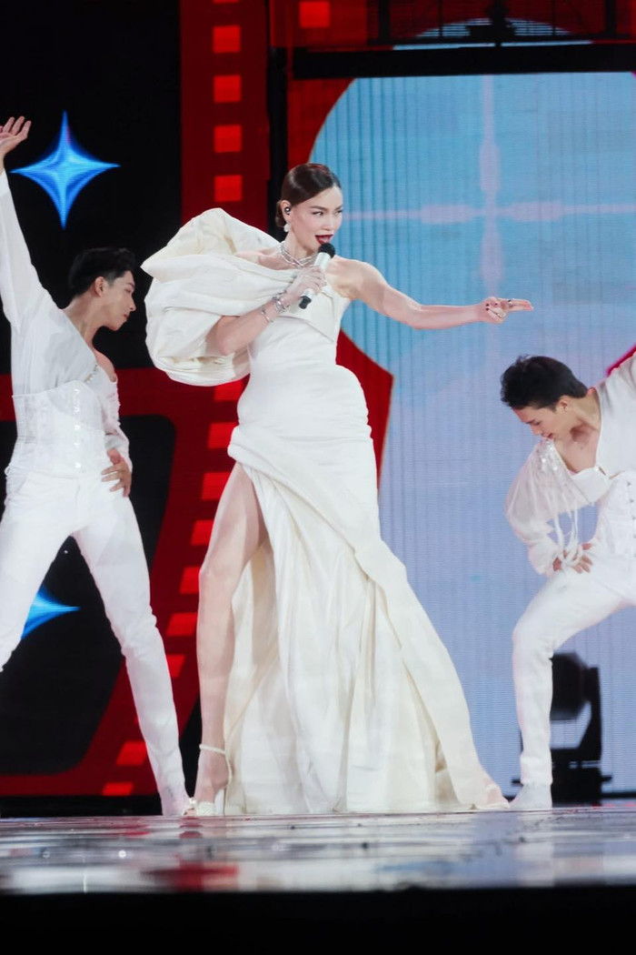 Hồ Ngọc Hà chia sẻ về Sơn Tùng trên sân khấu, hàng nghìn khán giả vỡ òa Ảnh 2