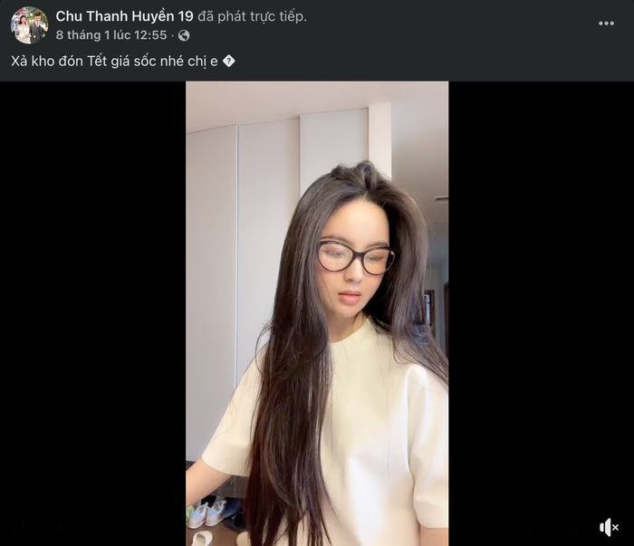 Gần như ngày nào vợ Quang Hải hoạt động livestream trên nền tảng mạng xã hội. (Ảnh: chụp màn hình)