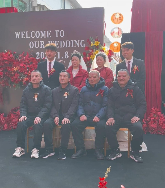 Hai cặp song sinh cùng tổ chức đám cưới, khách mời 'phát lú' trước cảnh tượng trong buổi lễ Ảnh 2