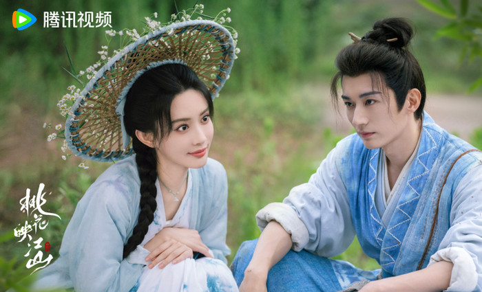 Chuyện tình giữa nữ quan thông minh và nhiếp chính vương quyền lực bắt đầu từ sự ràng buộc lợi ích, rồi dần chuyển thành mối quan hệ cảm xúc sâu sắc giữa vòng xoáy chính trị.