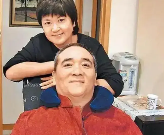 Tai nạn năm 2000 khiến Triệu Học Hoàng liệt vĩnh viễn từ ngực trở xuống, khép lại đỉnh cao sự nghiệp