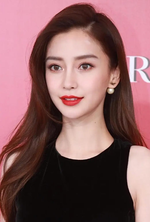 Angelababy xuất hiện tại một sự kiện mới đây.&nbsp;