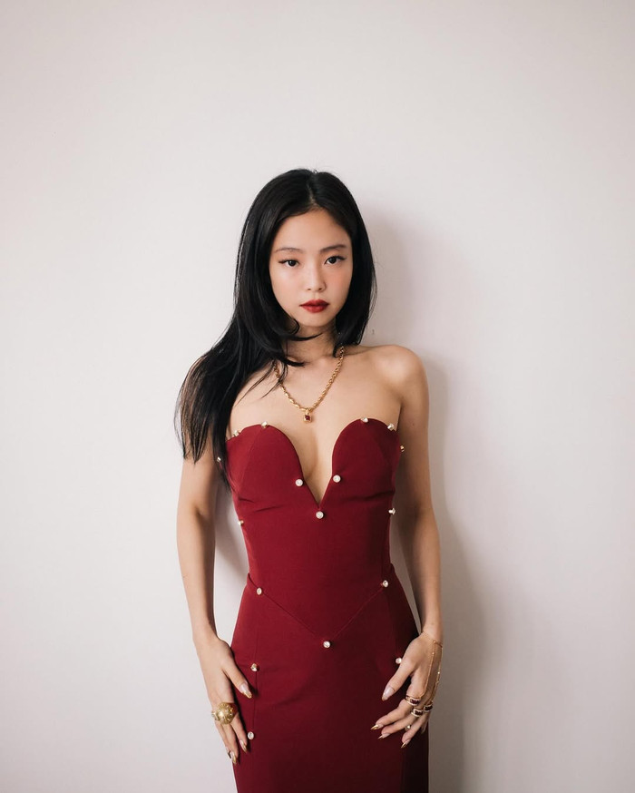 Jennie được cho là có phần cẩn thận trong lần xuất hiện mới nhất. Ảnh: IGNV