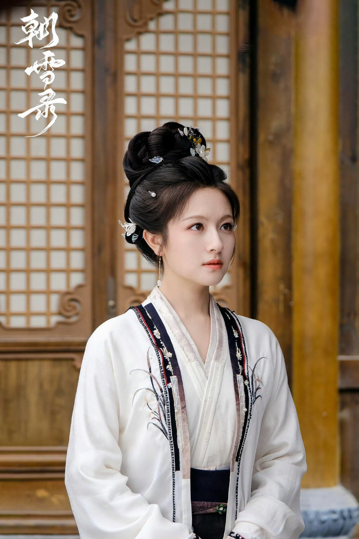 Lý Lan Địch khẳng định năng lực diễn xuất qua Tinh Lạc Ngưng Thành Đường và tiếp tục được chú ý ở các vai cổ trang có chiều sâu tâm lý. Cô hiện là gương mặt tiêu biểu của thế hệ tiểu hoa sau 95.