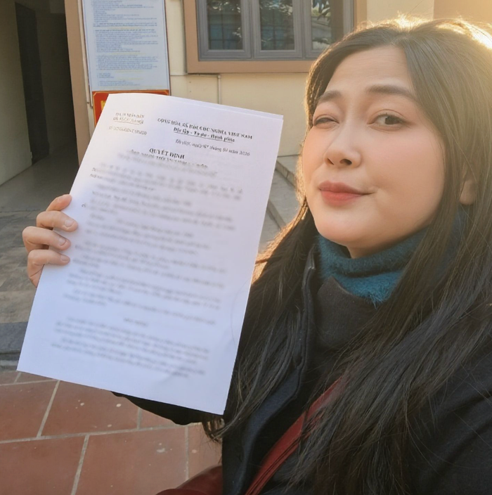 Lương Ngọc Dung 'Thương ngày nắng về' chia sẻ hình ảnh quyết định ly hôn khi có mặt ở toà án. Ảnh: FBNV