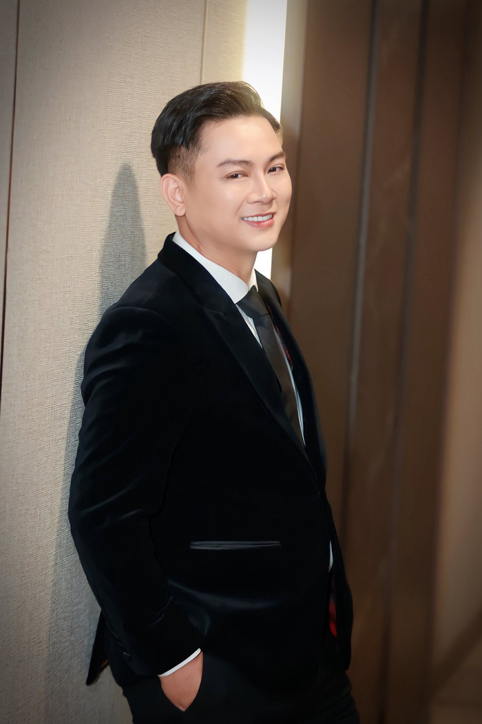 Hoài Lâm lần đầu 'chạm tay' vào cột mốc 100 tỷ trên màn ảnh rộng (Ảnh: FBNV).