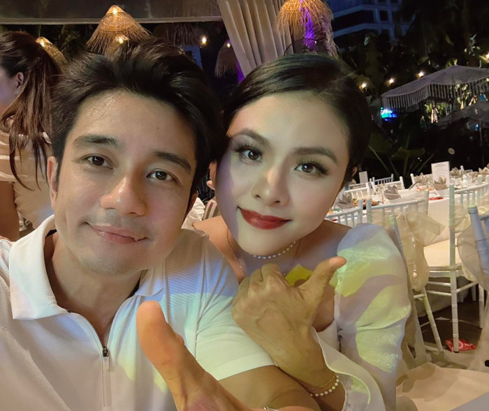 Cặp đôi hiện có hôn nhân hạnh phúc, bên 4 người con kháu khỉnh, đáng yêu.