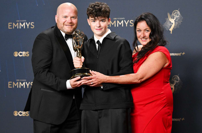 Dù nổi tiếng toàn cầu, Owen Cooper nhiều lần khẳng định gia đình và cuộc sống học đường giúp anh giữ sự cân bằng (Ảnh: People)