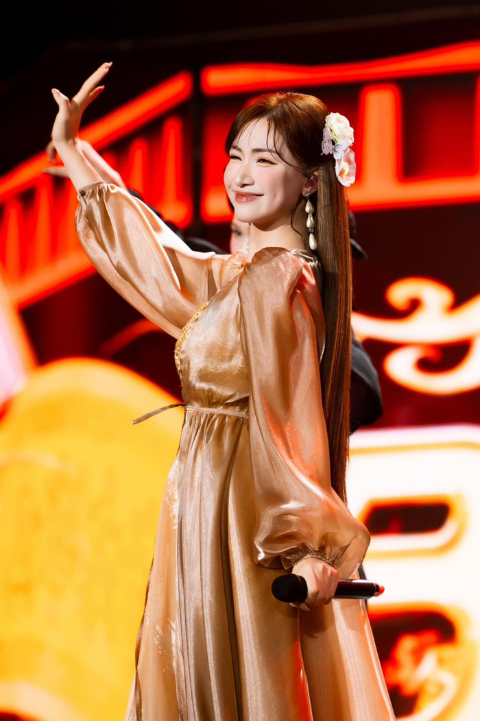 Những sản phẩm âm nhạc của Hòa Minzy đều được khán giả đón nhận nồng nhiệt. Ảnh: FBNV