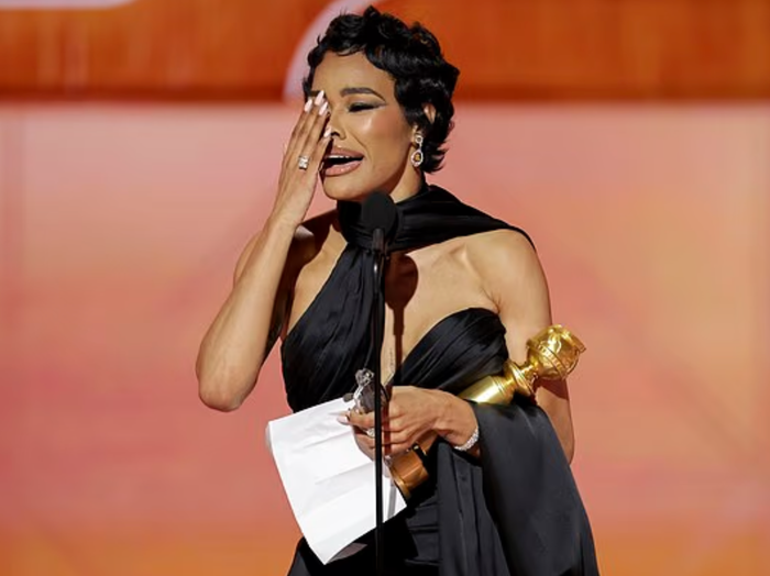 Teyana Taylor đã mở màn Lễ trao giải Quả cầu vàng 2026 một cách xuất sắc khi giành chiến thắng đầu tiên của đêm ở hạng mục Nữ diễn viên phụ xuất sắc nhất.