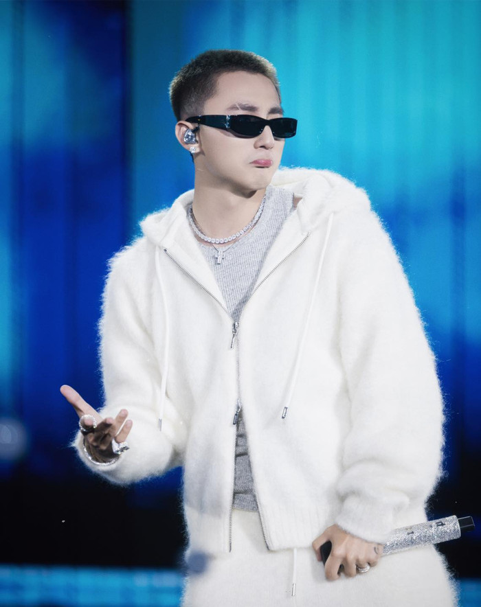 Sơn Tùng M-TP luôn tạo sức hút mỗi khi xuất hiện trên mạng xã hội dù chỉ là vài dòng chữ hay vài tấm hình. (Ảnh: FBNV)