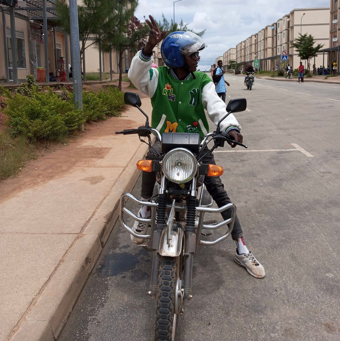 Chiếc xe máy mưu sinh của Lindo. Ảnh: FBNV