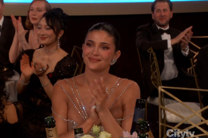 Kylie Jenner rạng rỡ dưới khán đài khi được Timothée Chalamet nhắc đến trong bài phát biểu nhận giải