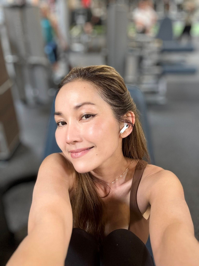 Ở tuổi ngoài 40, nữ diễn viên được nhận xét vẫn giữ được sự tươi trẻ, tràn đầy năng lượng.