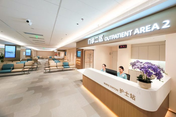 Đăng video khoe bạn trai 'giúp việc' trong ca trực đêm tại bệnh viện, nữ y tá bị đình chỉ công tác Ảnh 4