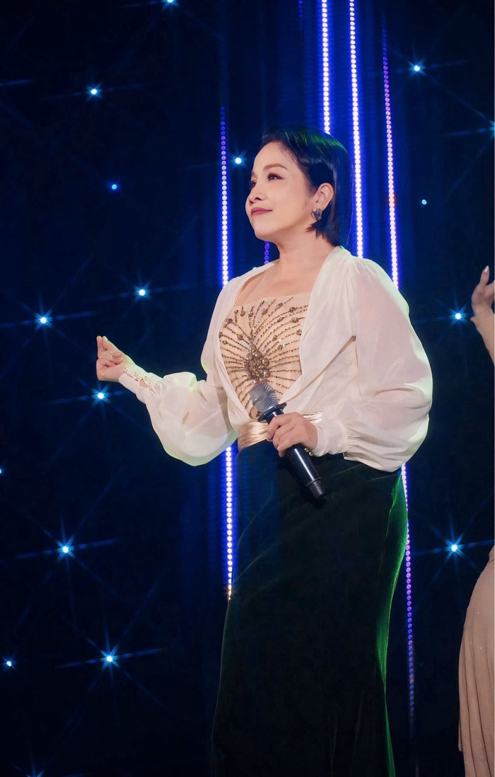 Diva Mỹ Linh công khai đoạn clip năm 18 tuổi, Tóc Tiên và Dương Hoàng Yến ngỡ ngàng Ảnh 1