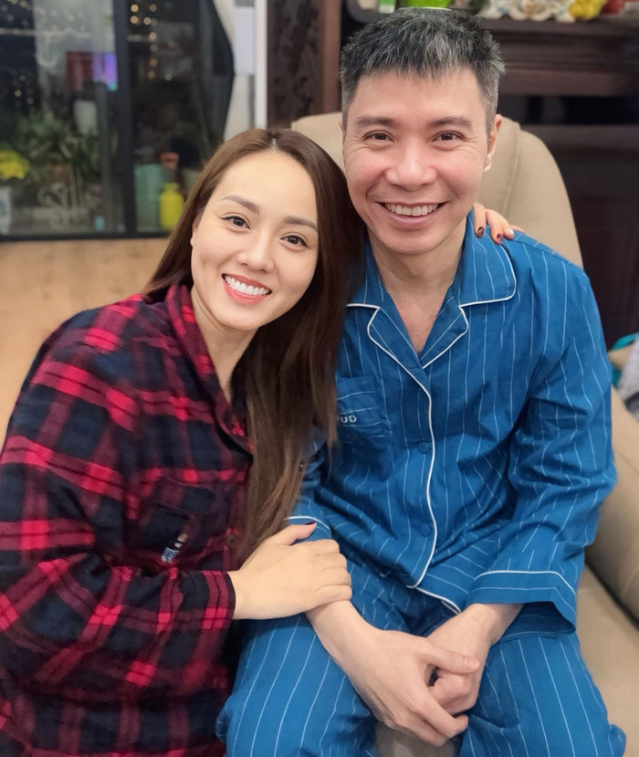 Vợ chồng NSND Công Lý khoe khoảnh khắc hạnh phúc bên nhau (Ảnh: FBNV).