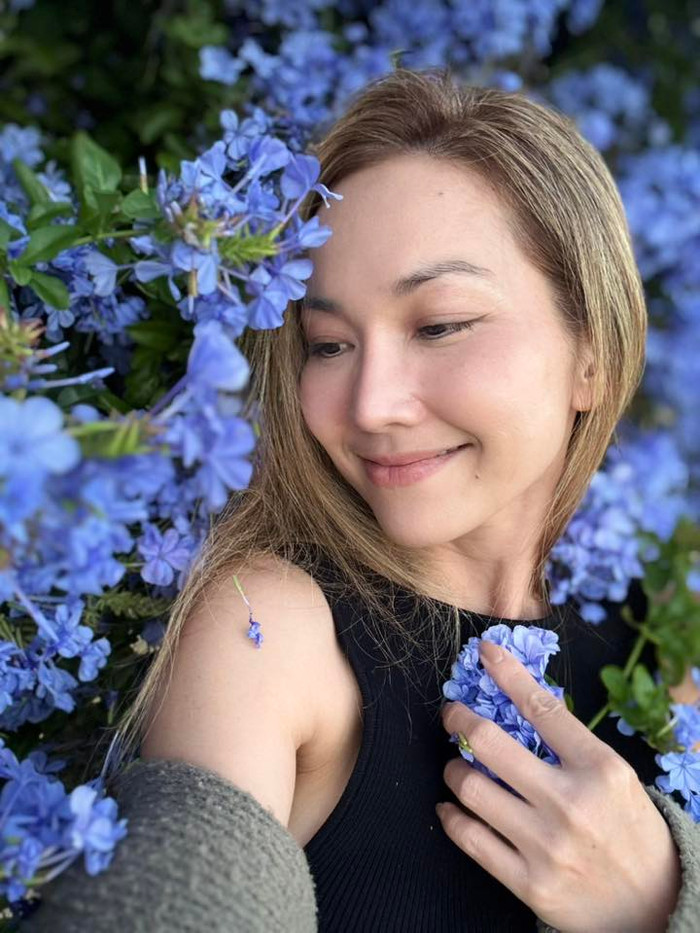 Nữ diễn viên được nhiều khán giả nhận xét là vẫn giữ nét rạng rỡ, tươi tắn suốt nhiều năm qua.