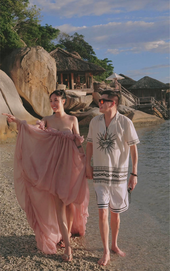 Vợ chồng Quang Minh thỉnh thoảng đi du lịch cùng nhau để 'hâm nóng' tình cảm.