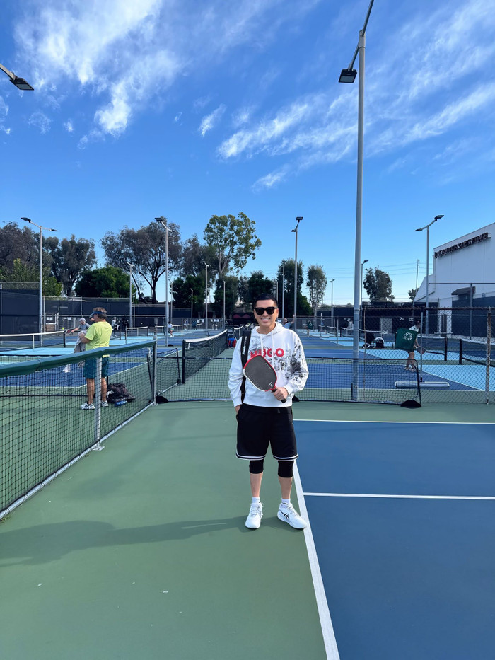 Nam nghệ sĩ duy trì thói quen chơi thề thao.