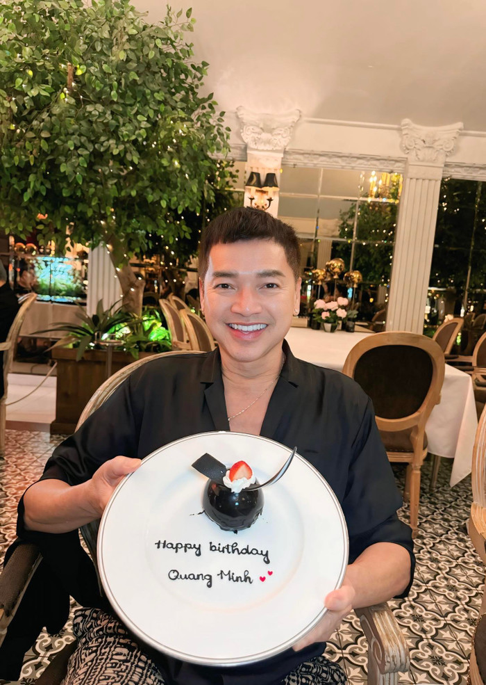 Nhiều khán giả nhận xét nam nghệ sĩ ngày càng trẻ trung, phong độ.