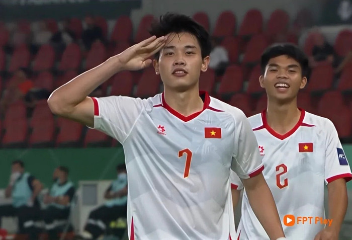 Tiền đạo Đình Bắc ghi bàn.