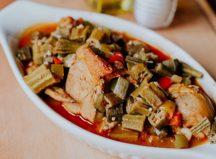 Dầu cọ đỏ - nguyên liệu không thể thiếu trong món ăn này.