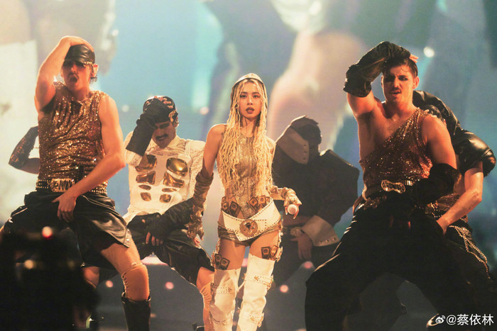 Ảnh: Weibo @JolinTsai.