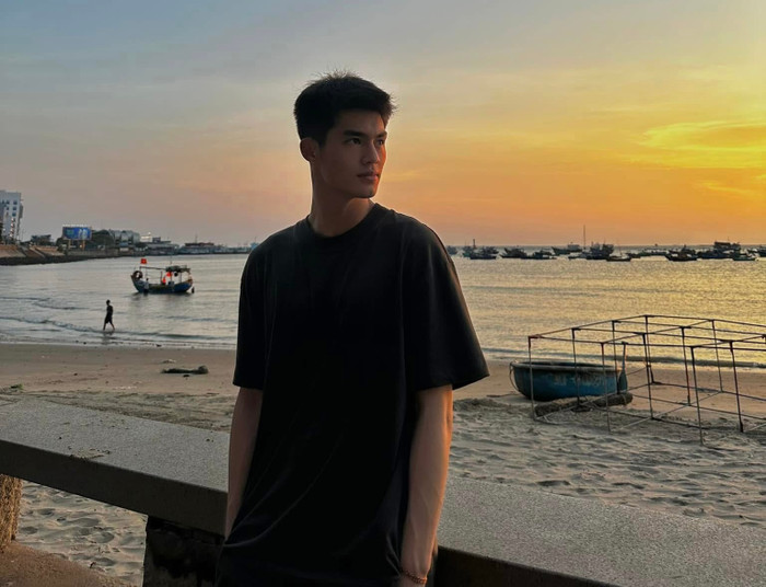 Chiều cao 1m91 giúp Trần Trung Kiên “cân” mọi phong cách. Ảnh: FBNV