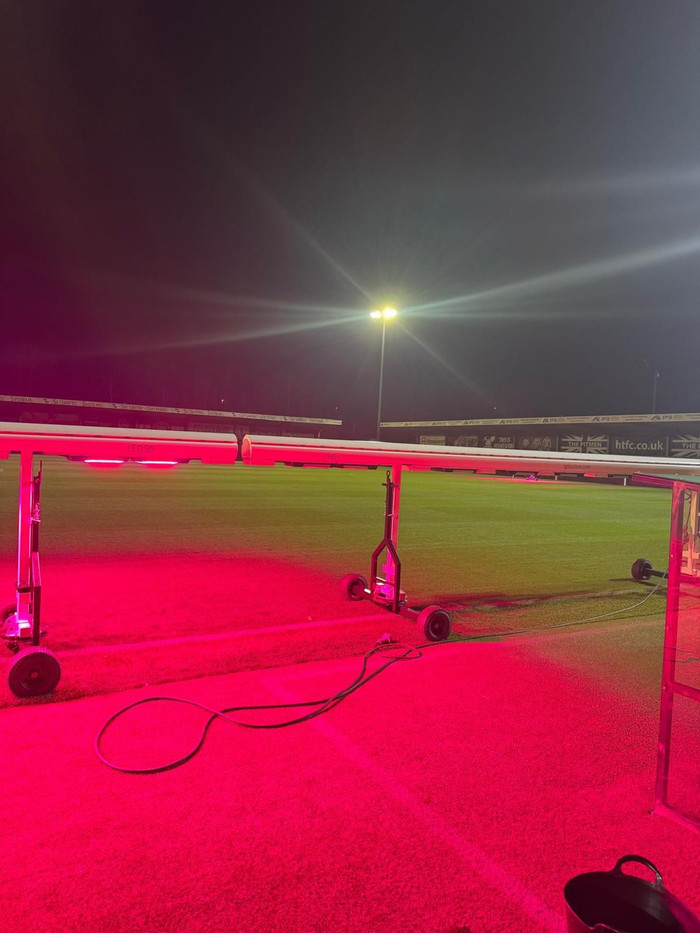 Bầu trời bỗng chuyển sang màu tím hồng lạ thường, người dân đổ ra đường để xem Ảnh 3