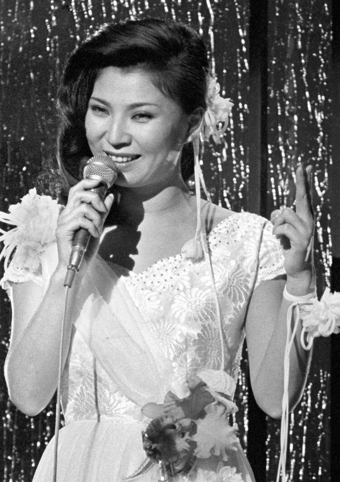 Bức ảnh của nữ ca sĩ đã qua đời bị bán đấu giá hơn 100 triệu đồng gây phẫn nộ Ảnh 3