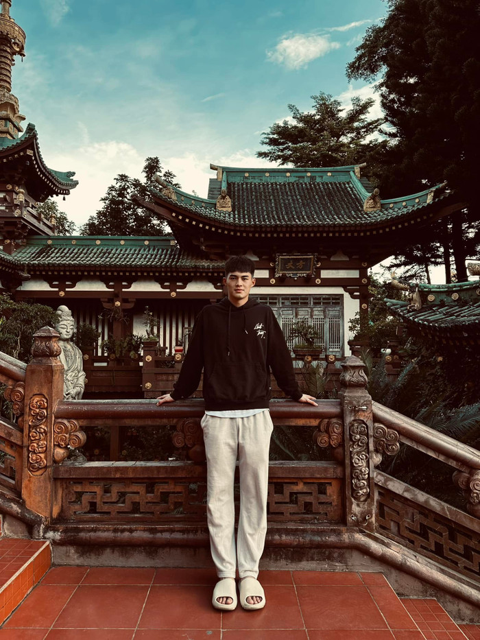 Trần Trung Kiên không sử dụng phụ kiện đắt đỏ hay đồ hiệu xa xỉ. Ảnh: FBNV