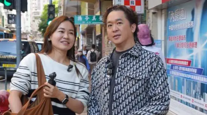 Nam nghệ sĩ TVB trong một cuộc trò chuyện chia sẻ trải nghiệm cá nhân