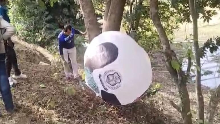 Vật thể khổng lồ rơi xuống vườn cây ăn quả, người dân xôn xao đến xem Ảnh 1