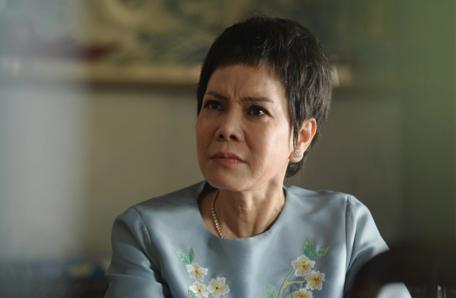 Việt Hương trong vai Hai Nhị ở phim Chị dâu, nhân vật được xây dựng bằng tiết chế cảm xúc và nhiều khoảng lặng nội tâm