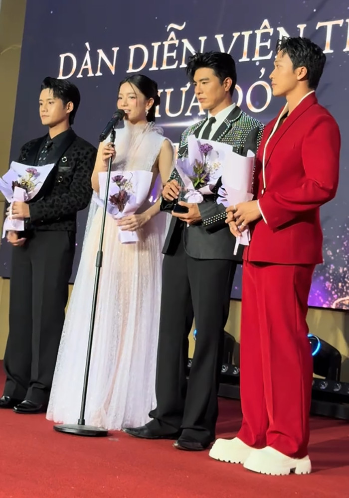 Nữ chính Mưa Đỏ - Lê Hạ Anh chia sẻ cảm xúc khi có tin vui được xướng tên ở một giải thưởng. (Ảnh chụp màn hình TikTok thamdoshowbizviet)