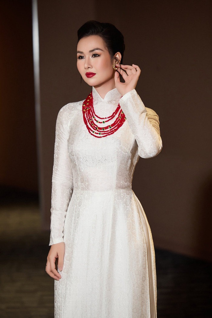 Võ Hạ Trâm từng nỗ lực giảm cân để lấy lại dáng thon sau hai lần sinh con. Ảnh: FBNV