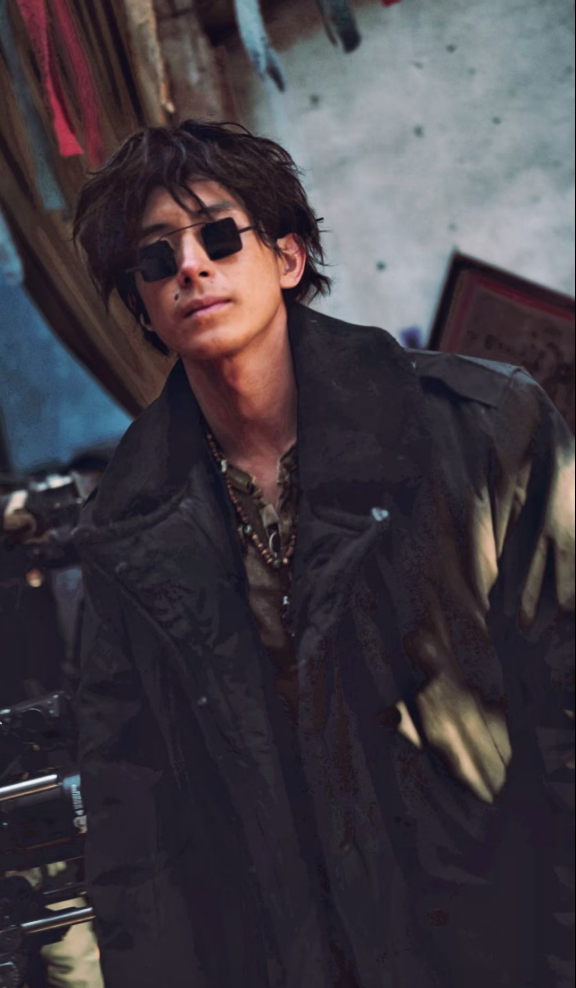 Hình ảnh này của Ngao Thuỵ Bằng hoàn toàn khác với những vai diễn trước đó.