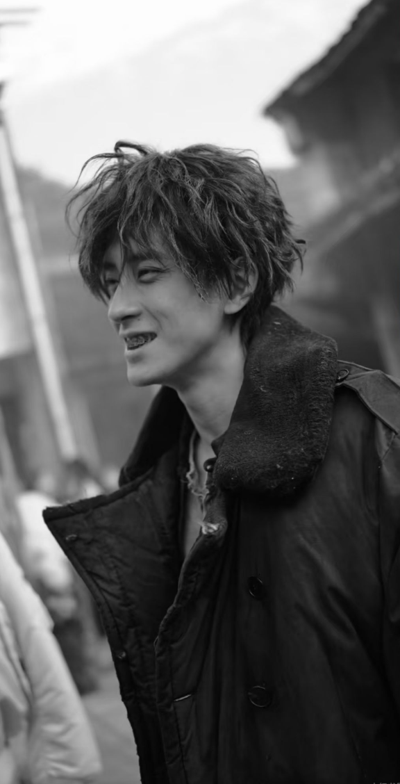 Tạo hình của Ngao Thuỵ Bằng trong bộ phim Cuồng Hoa.