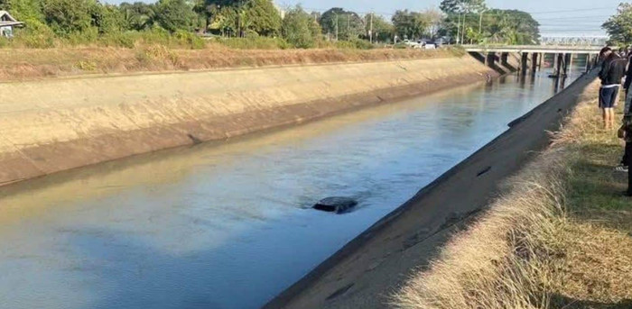 Phát hiện xác chiếc xe hơi chìm dưới sông nhiều ngày, bàng hoàng thứ bên trong Ảnh 2