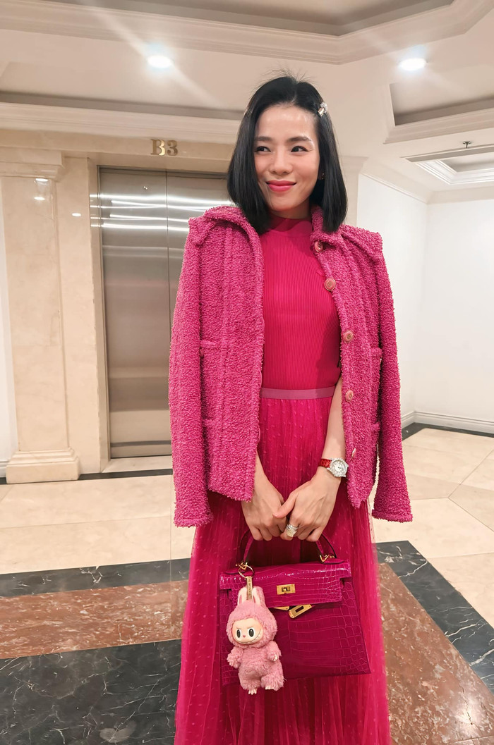 Những mẫu đồng hồ của Lệ Quyên không chỉ là phụ kiện công nghệ mà còn là mang yếu tố thời trang. (Ảnh: FBNV)