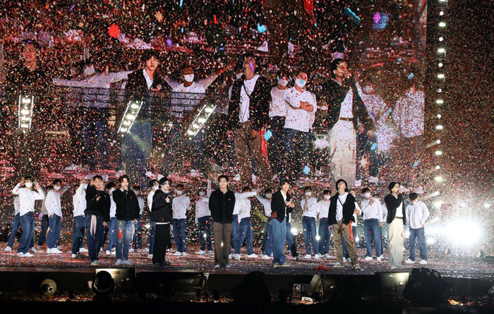 Trạng thái đáng 'báo động' sau khi BTS công bố world tour trở lại Ảnh 5