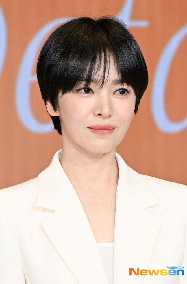 Cận visual trẻ trung của Song Hye Kyo. Ảnh: Newsen