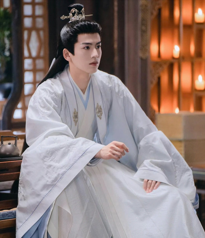 Tạo hình lần này của Trương Lăng Hách khác biệt so với những dự án cổ trang trước đó của nam diễn viên.